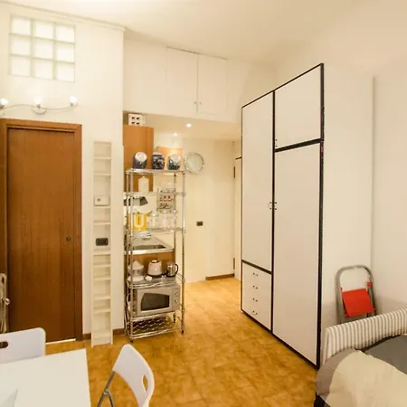 Cozy Central Studio - Porta Romana Apartment *