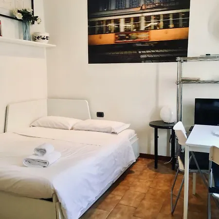 Cozy Central Studio - Porta Romana Apartment *